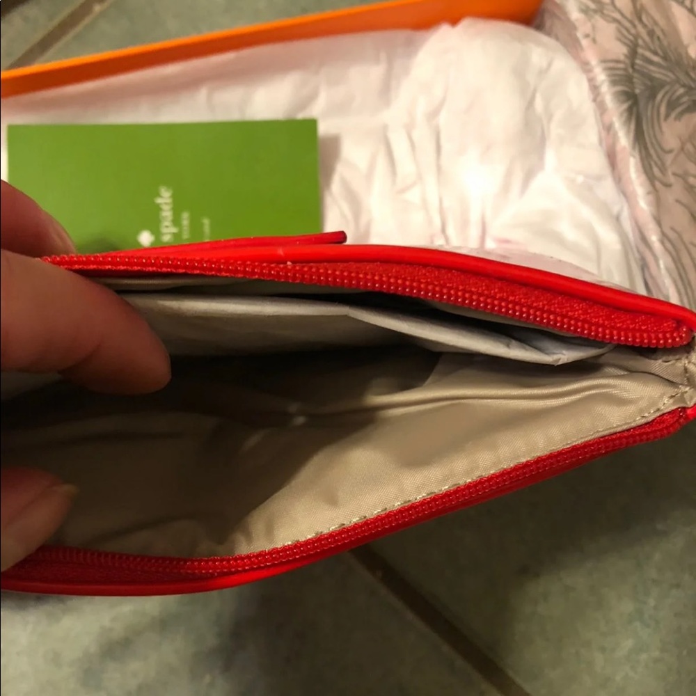 NWT, Kate Spade wristlet, clutch. Comes in box - Picture 7 of 8